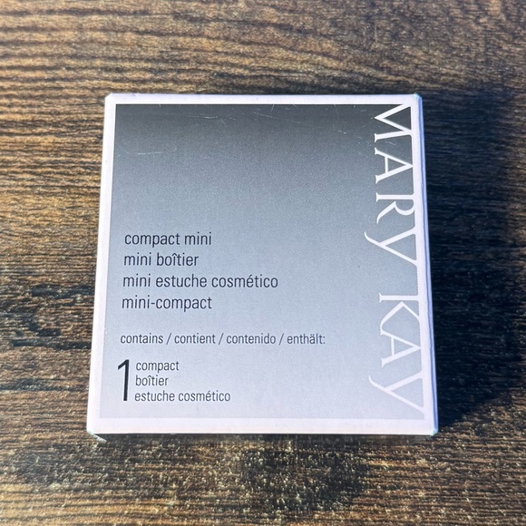Mary Kay Mini Compact (no make up inside) - Picture 1 of 6